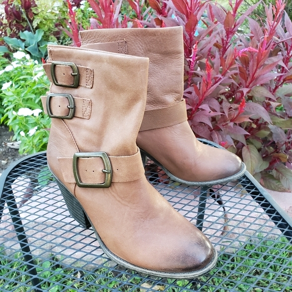 NEW Lucky Brand Tommie Boots Triple Buckles Distressed Leather Ankle Booties - Picture 3 of 14